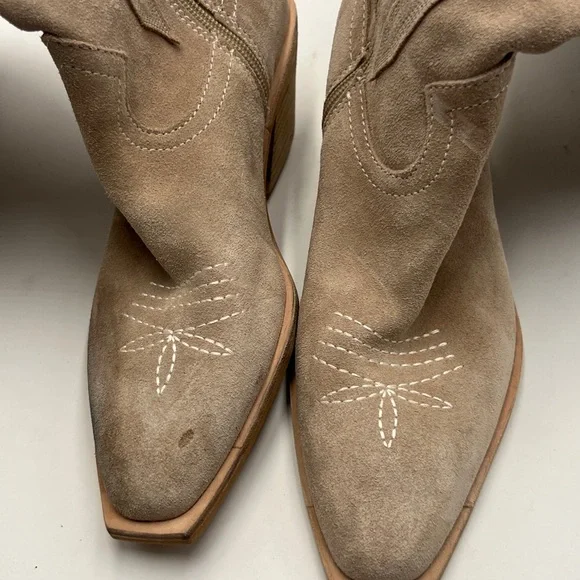 Dolce Vita Tan Heeled Boots with Western Stitching - Picture 7 of 8